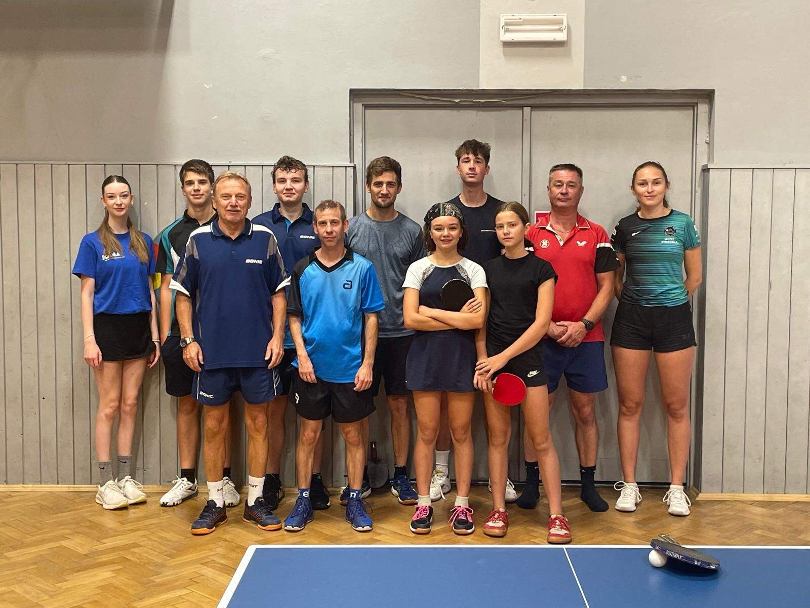 Z leva Čebišová,Nikl,Jindra,Brandejský,Heršálek,Jaroš,Sollier,Čebiš P,Daniela,Čebiš L,Stránská.